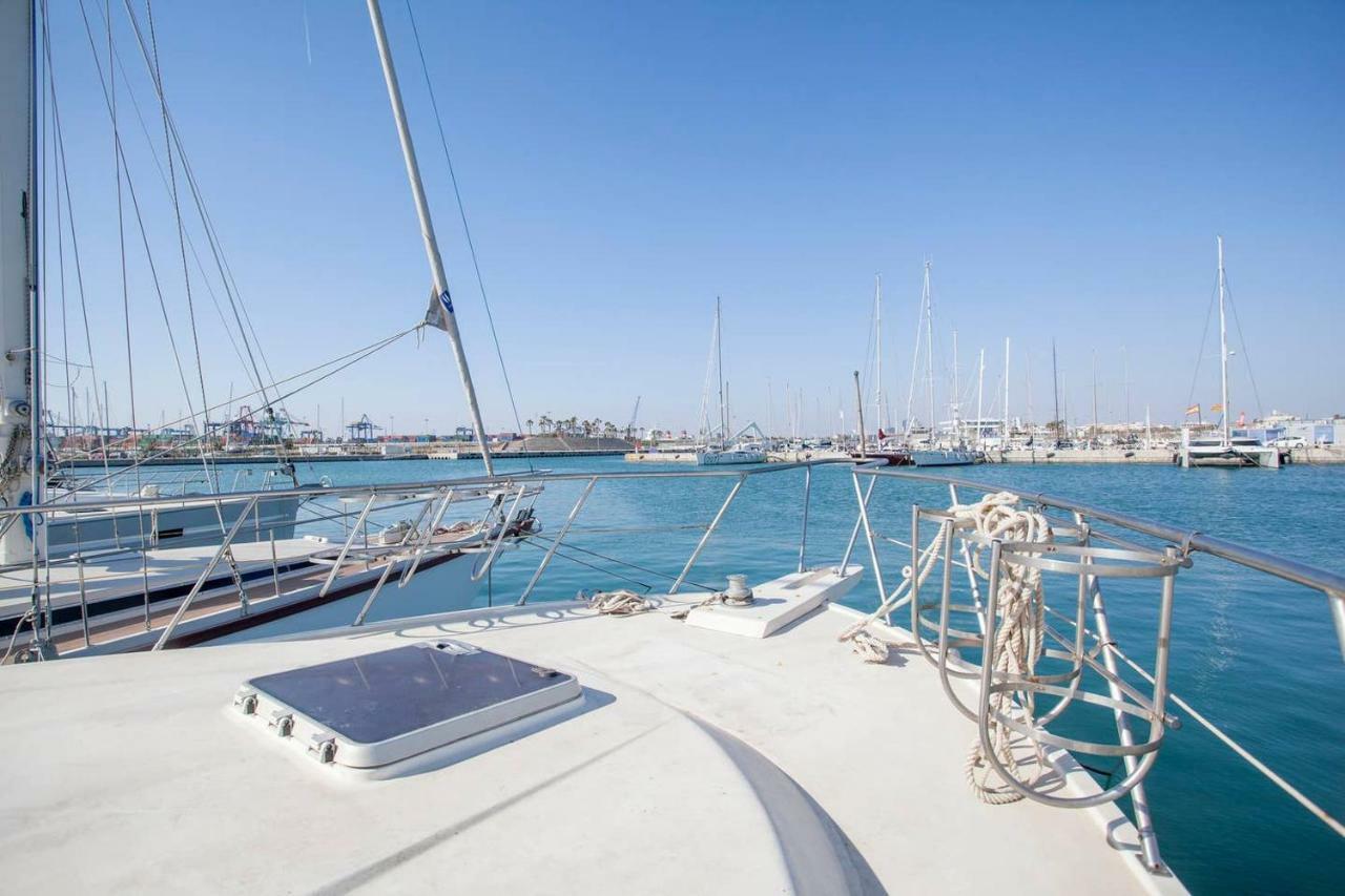 Ocean Aquarius Bateau-hôtel *