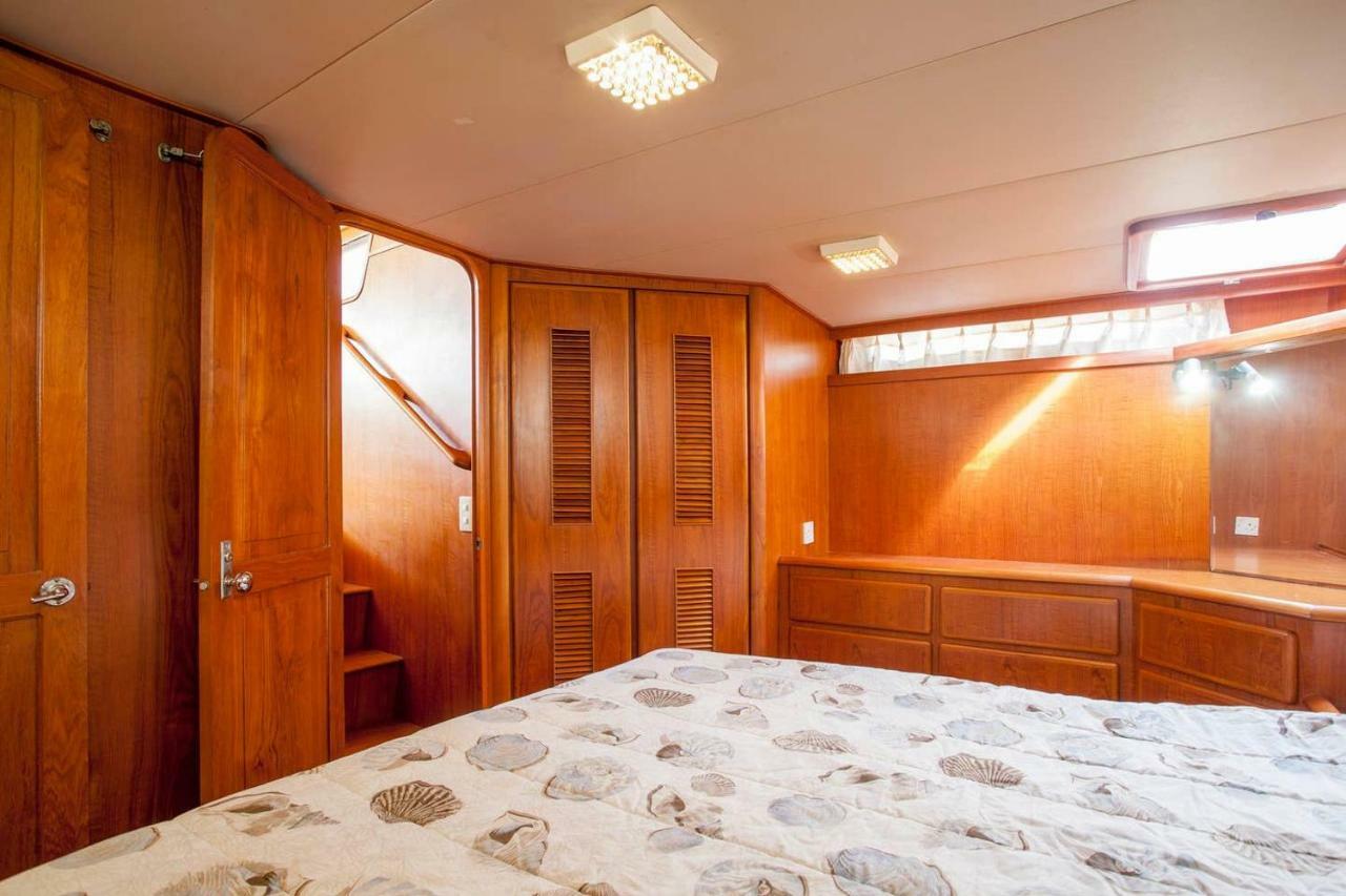 Ocean Aquarius Bateau-hôtel *